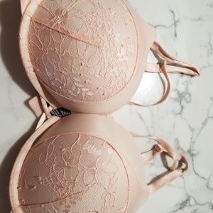 Bombshell Peach color bra